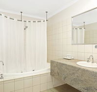 Quality Inn  Suites The Menzies - E Caravan Parks