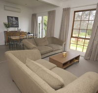 Bowden Cottage - E Caravan Parks