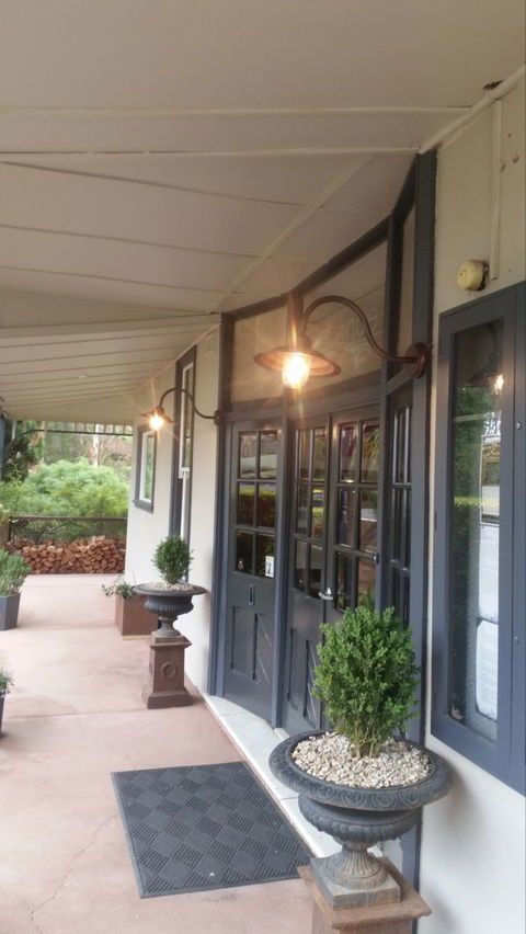 The Grande Hotel And Restaurant - E Caravan Parks 1