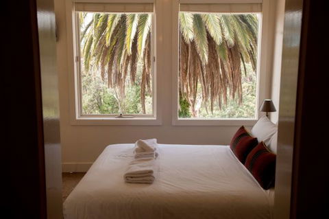 The Grande Hotel And Restaurant - E Caravan Parks 9
