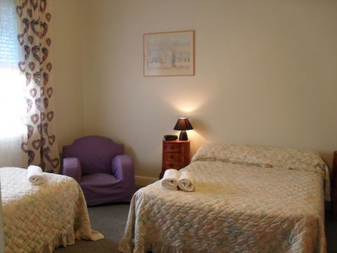 Aaron Cottage - E Caravan Parks 1