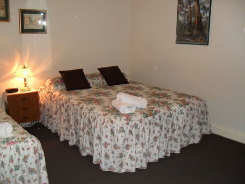 Aaron Cottage - E Caravan Parks 2