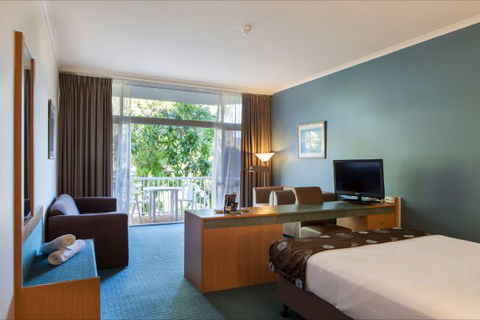 Absolute Beachfront Opal Cove Resort - E Caravan Parks 6