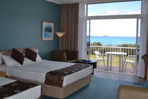 Absolute Beachfront Opal Cove Resort - E Caravan Parks 8