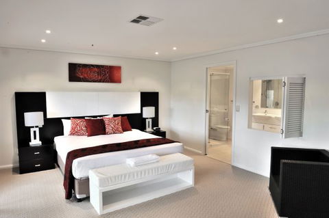 Absolute Beachfront Opal Cove Resort - E Caravan Parks 10