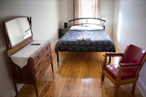 Courthouse Hotel Boorowa - E Caravan Parks 4