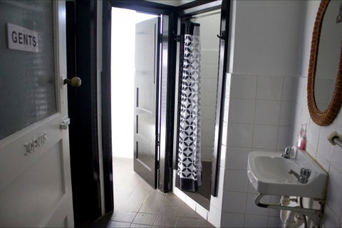 Courthouse Hotel Boorowa - E Caravan Parks 6