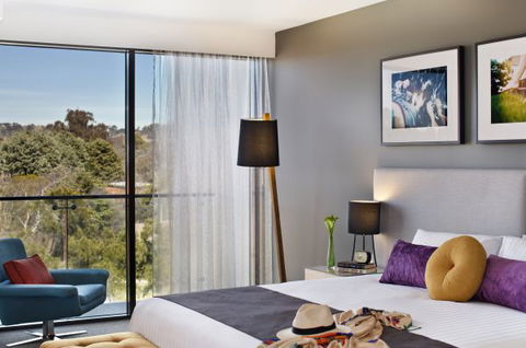 East Hotel + Apartments - E Caravan Parks 1