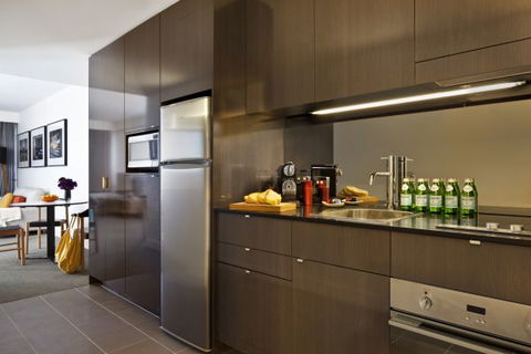 East Hotel + Apartments - E Caravan Parks 2