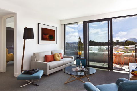 East Hotel + Apartments - E Caravan Parks 3