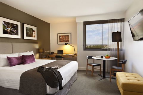 East Hotel + Apartments - E Caravan Parks 5