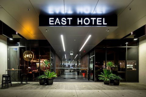 East Hotel + Apartments - E Caravan Parks 8
