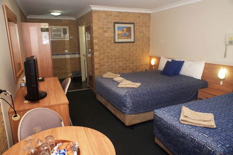 Forest Lodge Motor Inn And Restaurant - E Caravan Parks 2