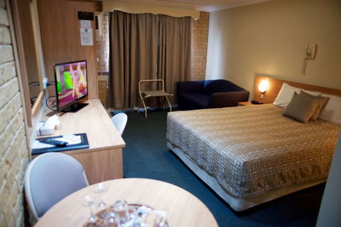 Forest Lodge Motor Inn And Restaurant - E Caravan Parks 3