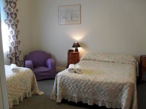 Aaron Cottage - E Caravan Parks 0