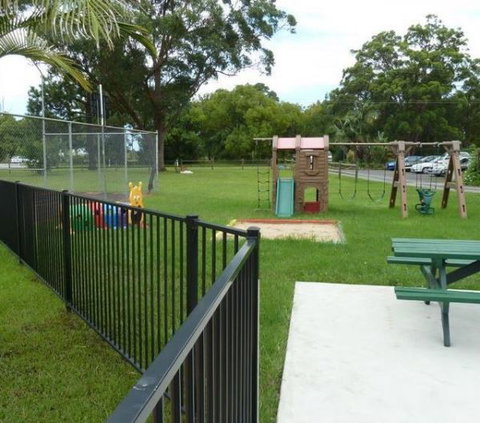 Riverside Holiday Park - E Caravan Parks 2