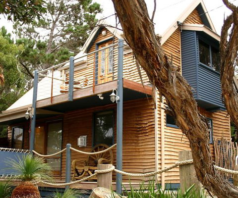 Aireys Overboard Seaside Cottage - E Caravan Parks 8