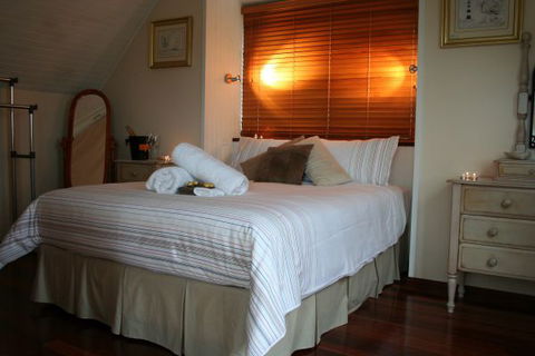 Aireys Overboard Seaside Cottage - E Caravan Parks 12