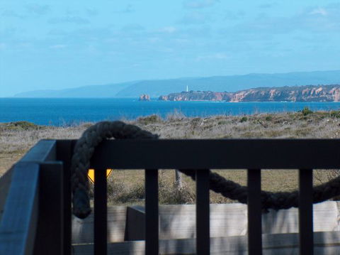 Aireys Overboard Seaside Cottage - E Caravan Parks 5