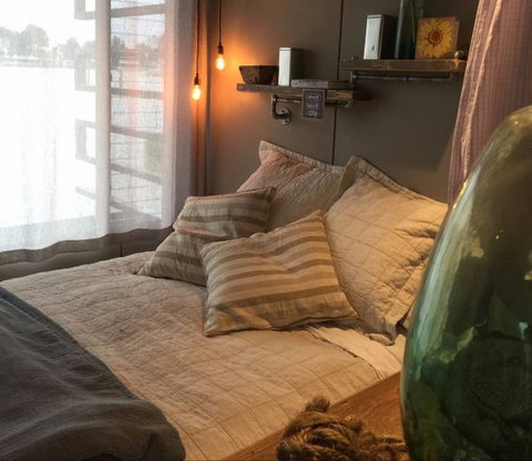 Bill's Boathouse - E Caravan Parks 2