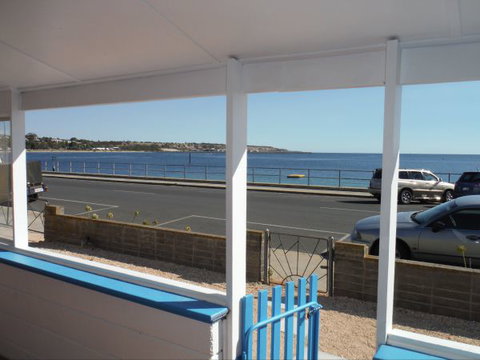 The Little White House - E Caravan Parks 0