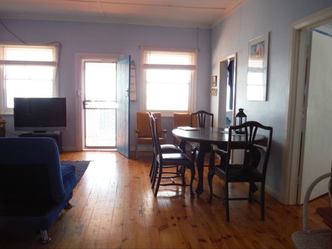 The Little White House - E Caravan Parks 2