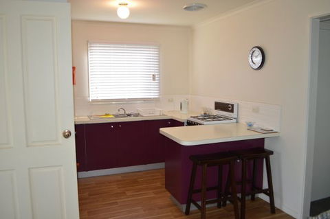 Waterfall Cottage - E Caravan Parks 3
