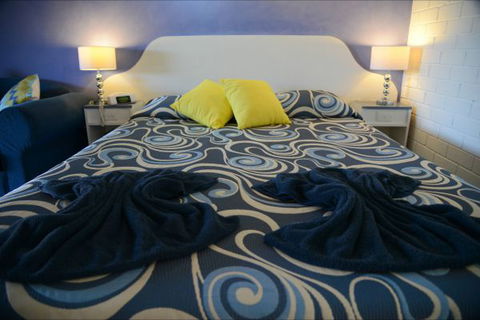 Cameo Inn Motel - E Caravan Parks 1