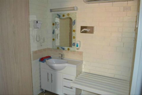 Cameo Inn Motel - E Caravan Parks 7