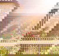 Hamilton House Bed And Breakfast - E Caravan Parks