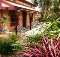 The Creek Cottage - E Caravan Parks