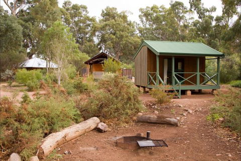 Alligator Lodge - Mount Remarkable National Park - E Caravan Parks 0