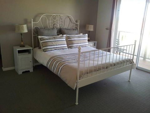 Annies Beach House - E Caravan Parks 1