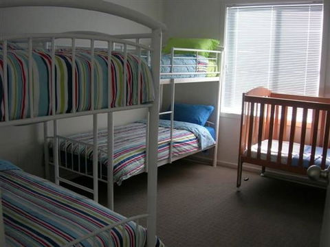 Annies Beach House - E Caravan Parks 3