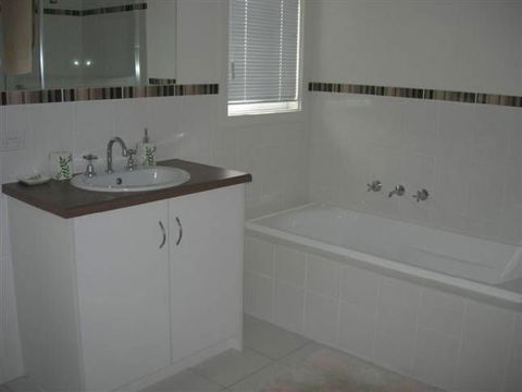 Annies Beach House - E Caravan Parks 4