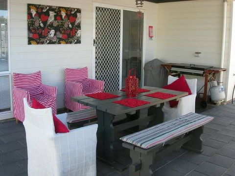 Annies Beach House - E Caravan Parks 6