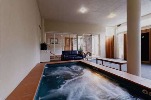 Eugenie's Accommodation - E Caravan Parks 7