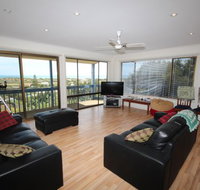 LJ Hooker Goolwa Holiday Rentals - 39 Bradford Road Goolwa Beach - E Caravan Parks