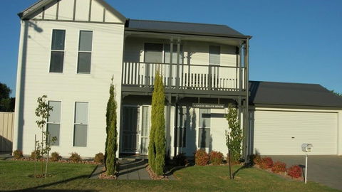 Annies Beach House - E Caravan Parks 0