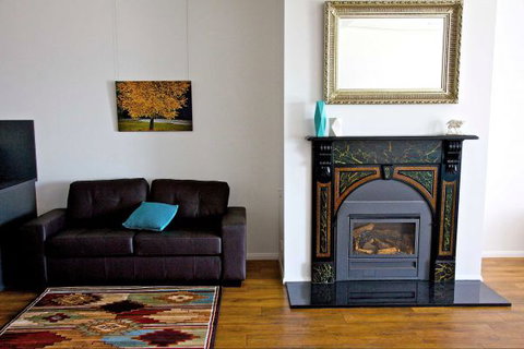 Penguin Beachfront Apartments - E Caravan Parks 4