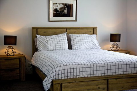 Penguin Beachfront Apartments - E Caravan Parks 8