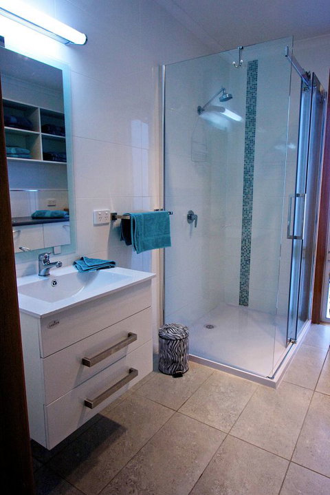 Penguin Beachfront Apartments - E Caravan Parks 9