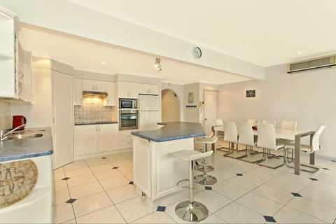 SALT Waterfront Apartment - E Caravan Parks 2