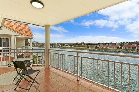 SALT Waterfront Apartment - E Caravan Parks 5