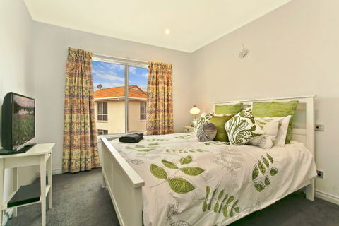 SALT Waterfront Apartment - E Caravan Parks 6