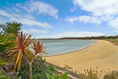 SALT Waterfront Apartment - E Caravan Parks 9