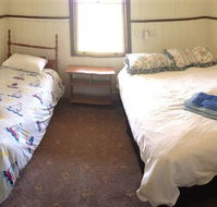 Twin Palms Cottage - E Caravan Parks