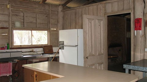 TreeTops Log Cabin - E Caravan Parks 1