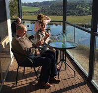 Curdievale Riverfront Lodge - E Caravan Parks