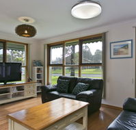 Sea Eagle Beach House - E Caravan Parks